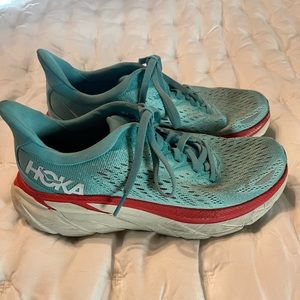 Womens Hokas size 6.